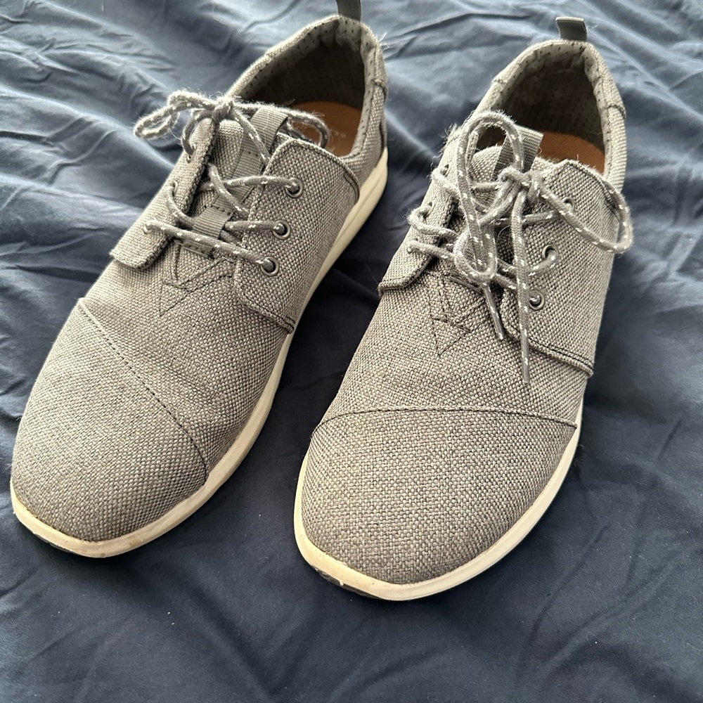 Tom’s Sneakers